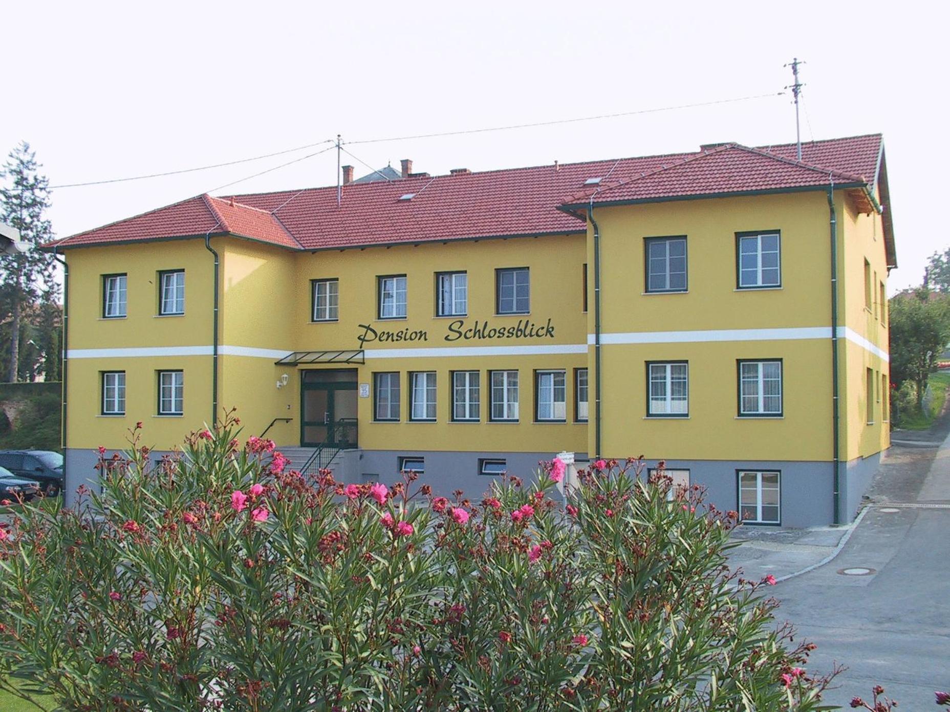 Pension Schlossblick Nebersdorf ภายนอก รูปภาพ